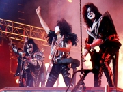 (l-r) Gene Simmons, Paul Stanley and Tommy Thayer