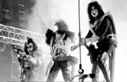 (l-r) Gene Simmons, Paul Stanley and Tommy Thayer