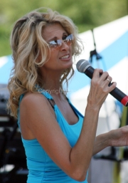 Linda Davis