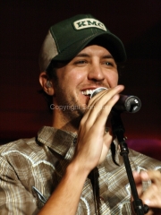 luke-bryan_001