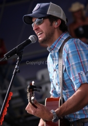 luke-bryan_174