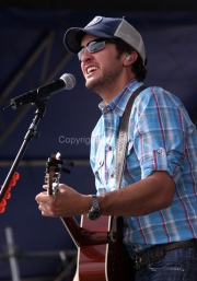 luke-bryan_175