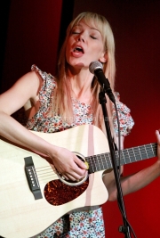 Riki Lindhome