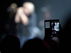 Fan photographs Bob Seger