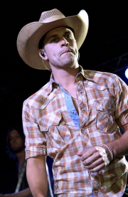 Dustin Lynch