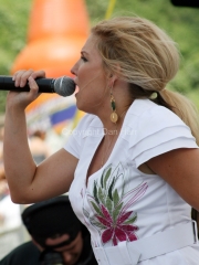 Julie Roberts