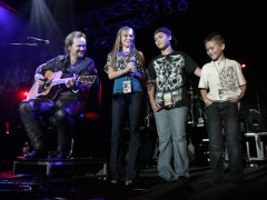 Travis Tritt's children joined him on stage